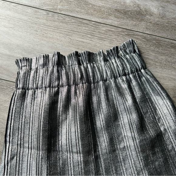 ZARA Silver Metallic Pleated Mini Skirt - Picture 15 of 16